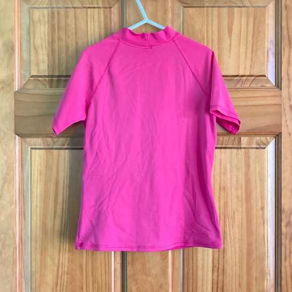 Girl’s size 7-8 Lands’ End pink modest short sleeved rash guard/swim top - Picture 2 of 6